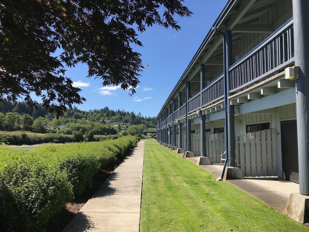 Edgewater Inn And Suites, Ascend Hotel Collection Coos Bay Exterior photo