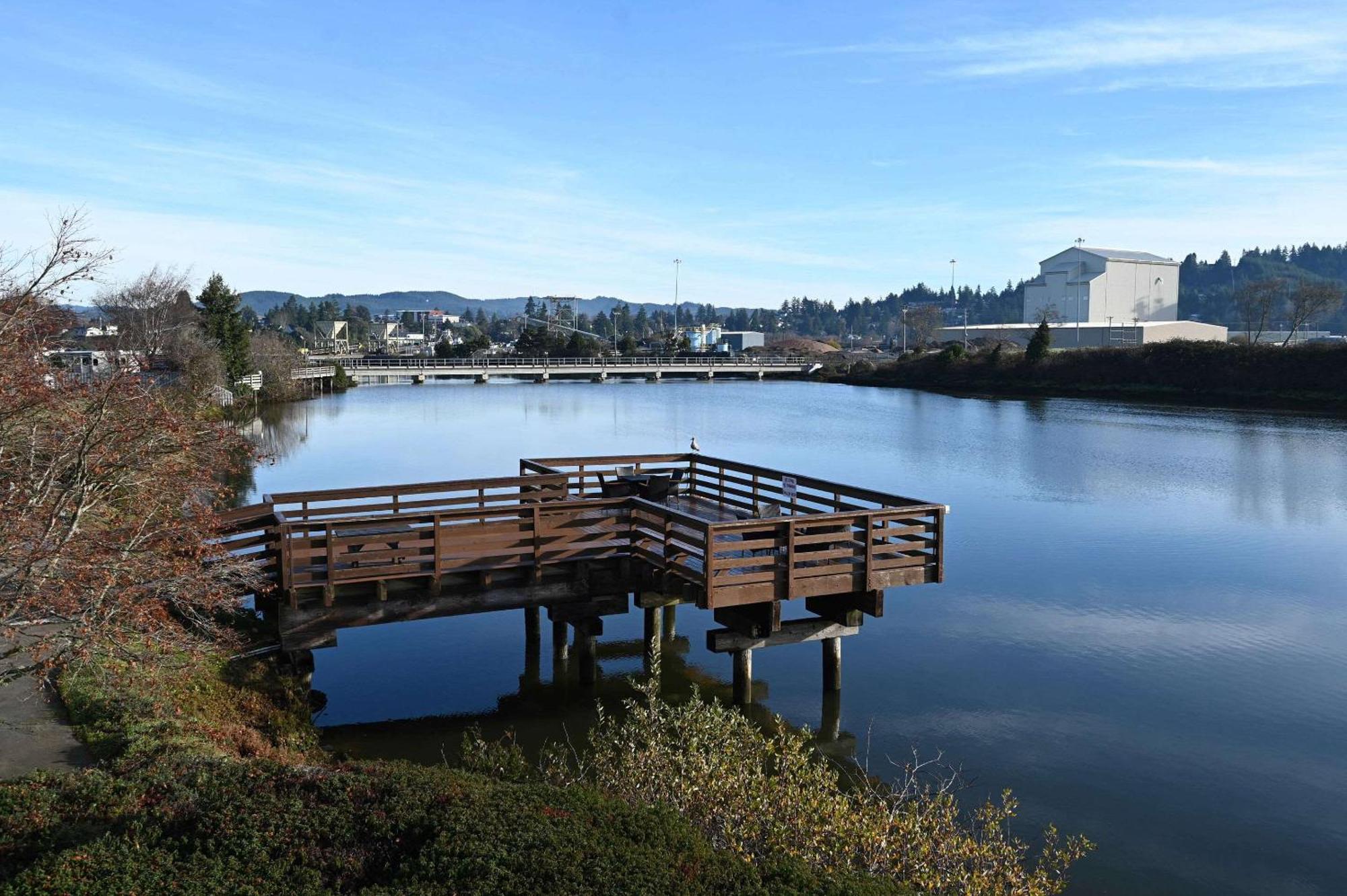 Edgewater Inn And Suites, Ascend Hotel Collection Coos Bay Exterior photo