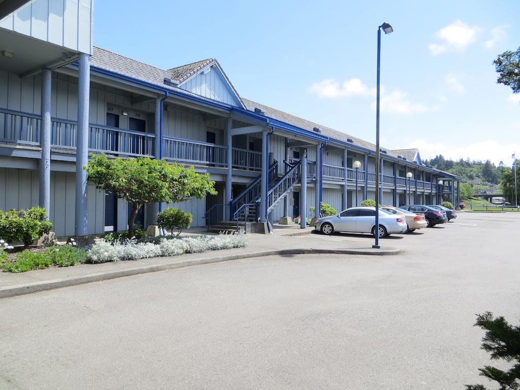 Edgewater Inn And Suites, Ascend Hotel Collection Coos Bay Exterior photo